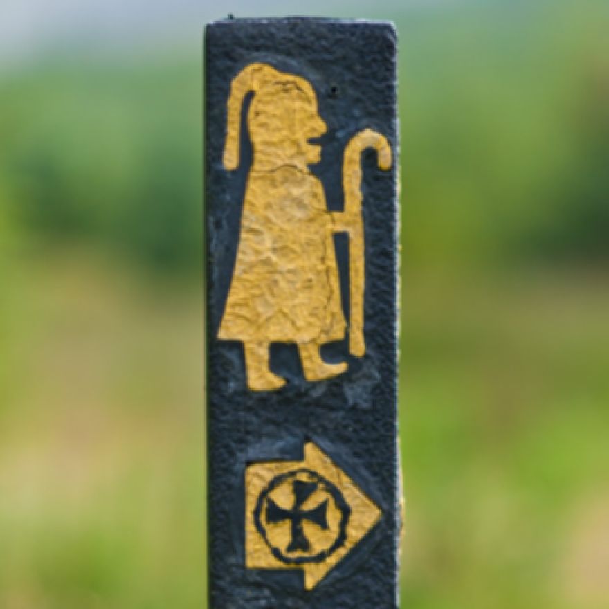 pilgrim path waymarker dingle peninsula ireland